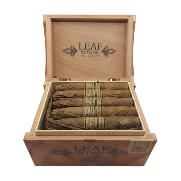 Leaf Cigars By Oscar Valladares Maduro มีคุณสมบัติเด่นอะไรบ้าง?