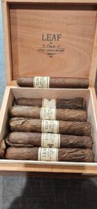 Leaf by Oscar 10th Anniversary Criollo Toro มีรสชาติและกลิ่นที่เป็นเอกลักษณ์อย่างไรเมื่อเปรียบเทียบกับบุหรี่นอกอื่นๆ?