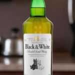 Black & White 700 ml วิสกี้ วิสกี้ รูปปกสินค้า ผลไม้สุก, วานิลลา, โอ๊ค และเครื่องเทศ
