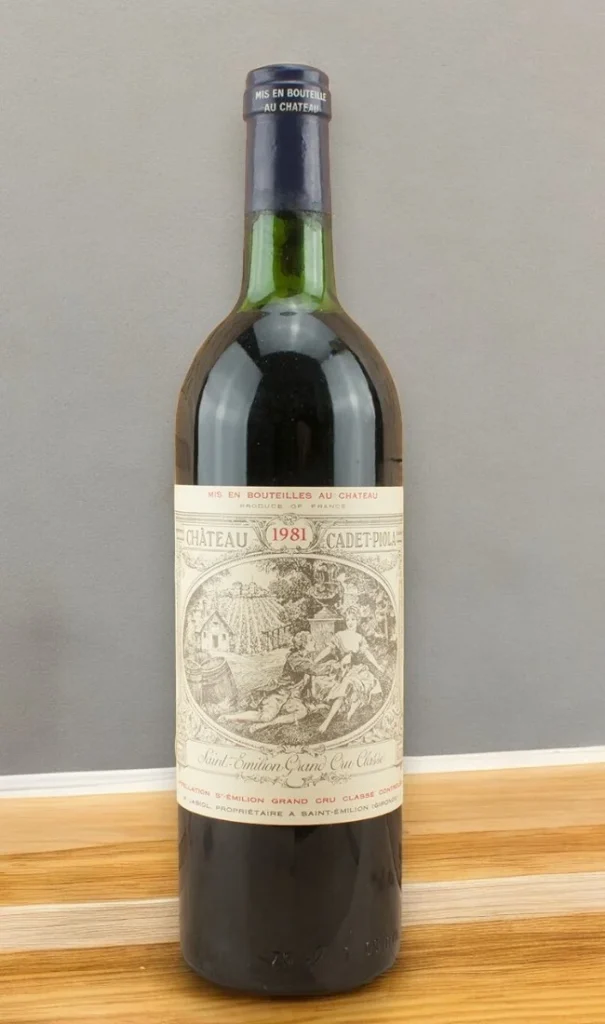 ลาสสิกข้ามกาลเวลา 1981 Chateau Cadet Piolaในดินแดนบอร์โดซ์อันศักดิ์สิทธิ์ Chateau Cadet Piola ถือ...