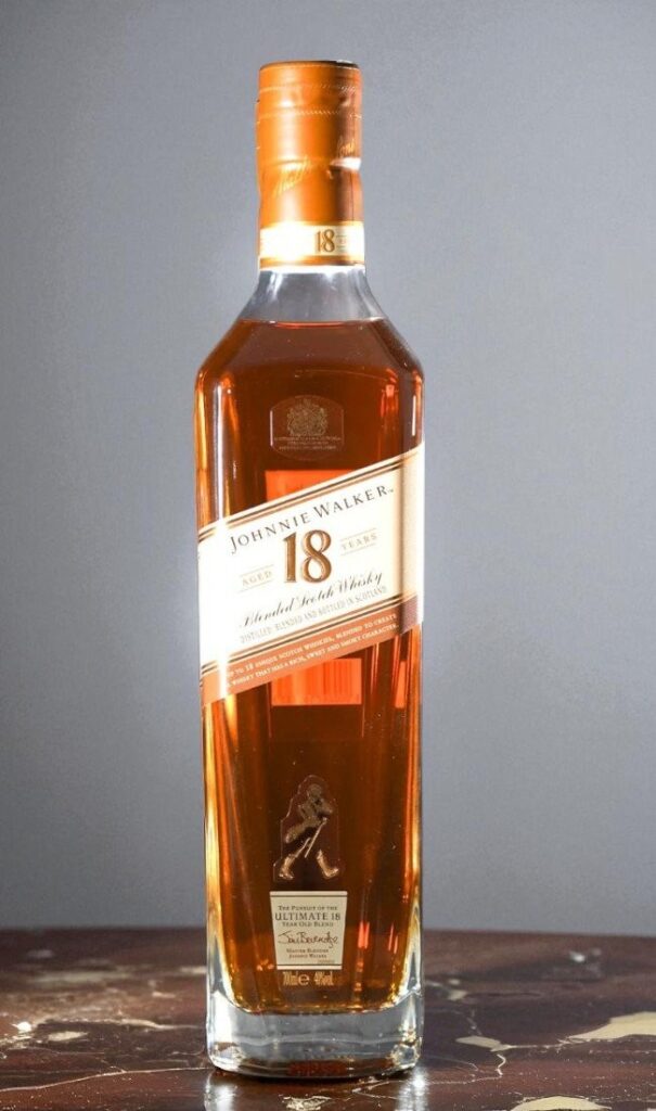 Johnnie Walker 18 Year 700 ml วิสกี้ วิสกี้ รูปปกสินค้า ผลไม้สุก วานิลลา เครื่องเทศ และโอ๊คนุ่ม