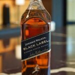 Johnnie Walker Black Label 700 ml วิสกี้ วิสกี้ รูปปกสินค้า ควันอ่อน ผลไม้แห้ง วานิลลา และโอ๊ค