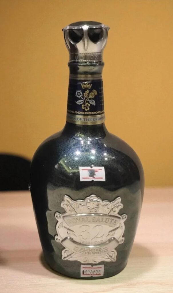 Royal Salute 32 Years Union of the Crowns 700 ml วิสกี้ วิสกี้ รูปปกสินค้า โทนผลไม้แห้ง เครื่องเทศ วานิลลา น้ำผึ้ง ผลทับทิม และรสนุ่มเข้มข้น