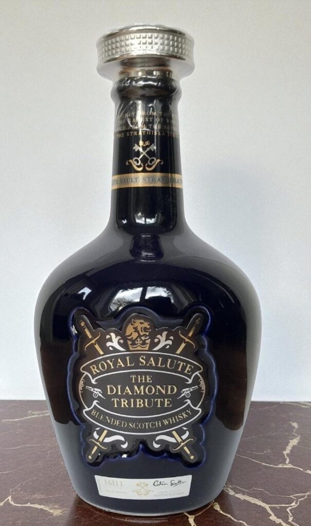 Royal Salute Diamond Tribute 21 Year 700 ml วิสกี้ วิสกี้ รูปปกสินค้า ผลไม้หรูหรา น้ำผึ้ง เครื่องเทศ และโอ๊คละมุน