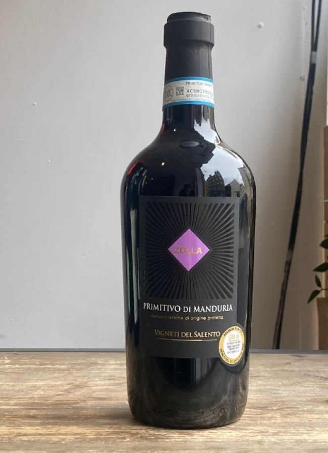 Zolla Primitivo Di Manduria 750 ml ไวน์ ไวน์ รูปปกสินค้า พลัม, เชอร์รี่, ผลไม้สุก, เครื่องเทศ